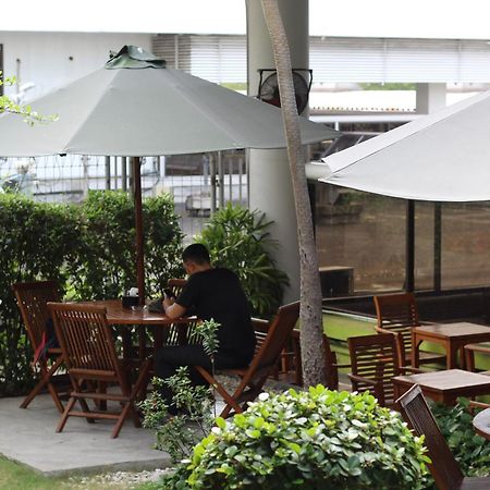 Cordia Hotel Surabaya Airport - Hotel Dalam Bandara - Formerly Ibis Budget Surabaya Airport Sidoarjo Exteriör bild