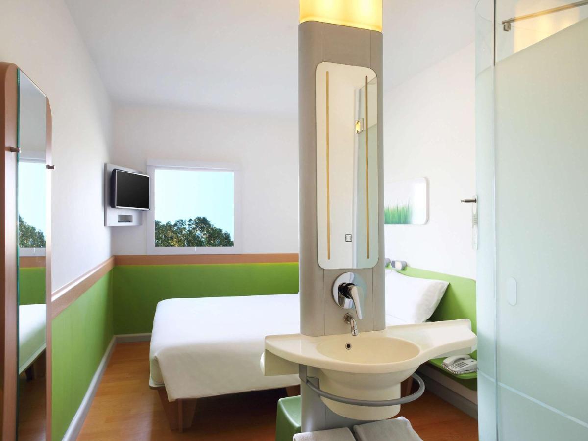 Cordia Hotel Surabaya Airport - Hotel Dalam Bandara - Formerly Ibis Budget Surabaya Airport Sidoarjo Exteriör bild