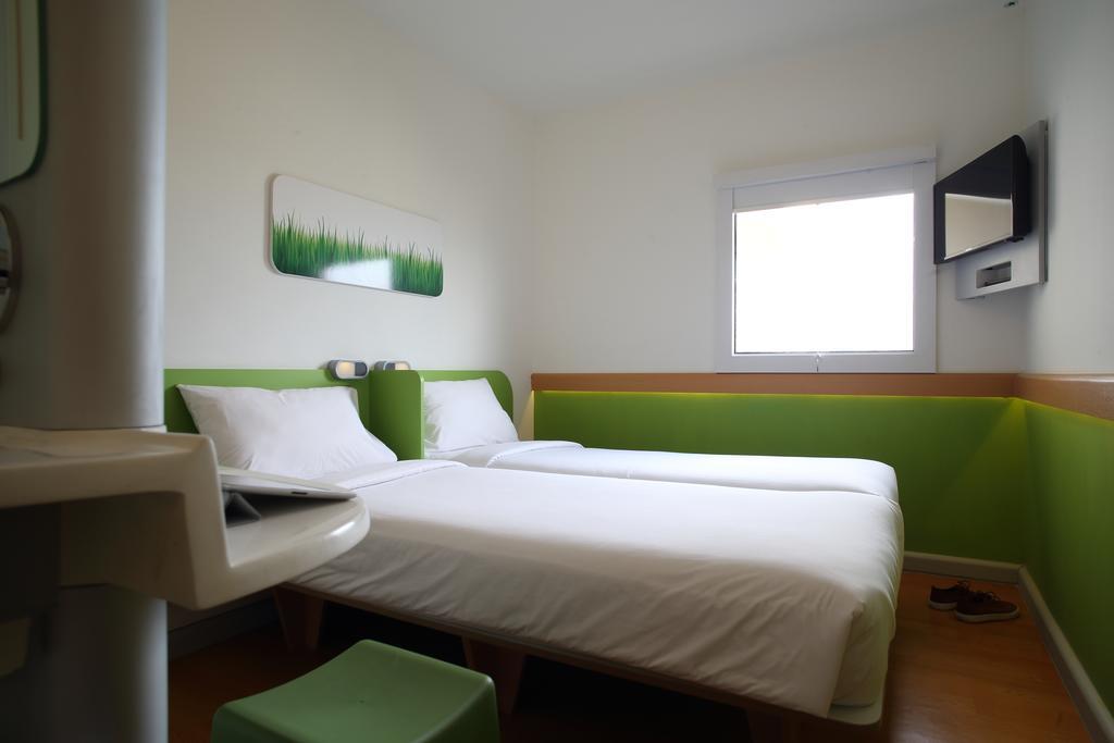 Cordia Hotel Surabaya Airport - Hotel Dalam Bandara - Formerly Ibis Budget Surabaya Airport Sidoarjo Exteriör bild