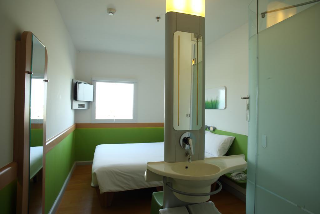 Cordia Hotel Surabaya Airport - Hotel Dalam Bandara - Formerly Ibis Budget Surabaya Airport Sidoarjo Exteriör bild