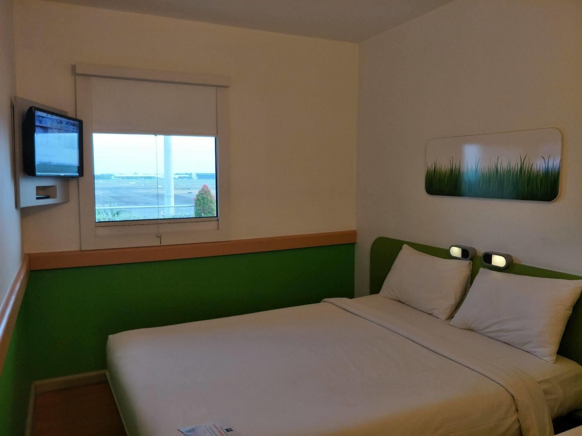 Cordia Hotel Surabaya Airport - Hotel Dalam Bandara - Formerly Ibis Budget Surabaya Airport Sidoarjo Exteriör bild