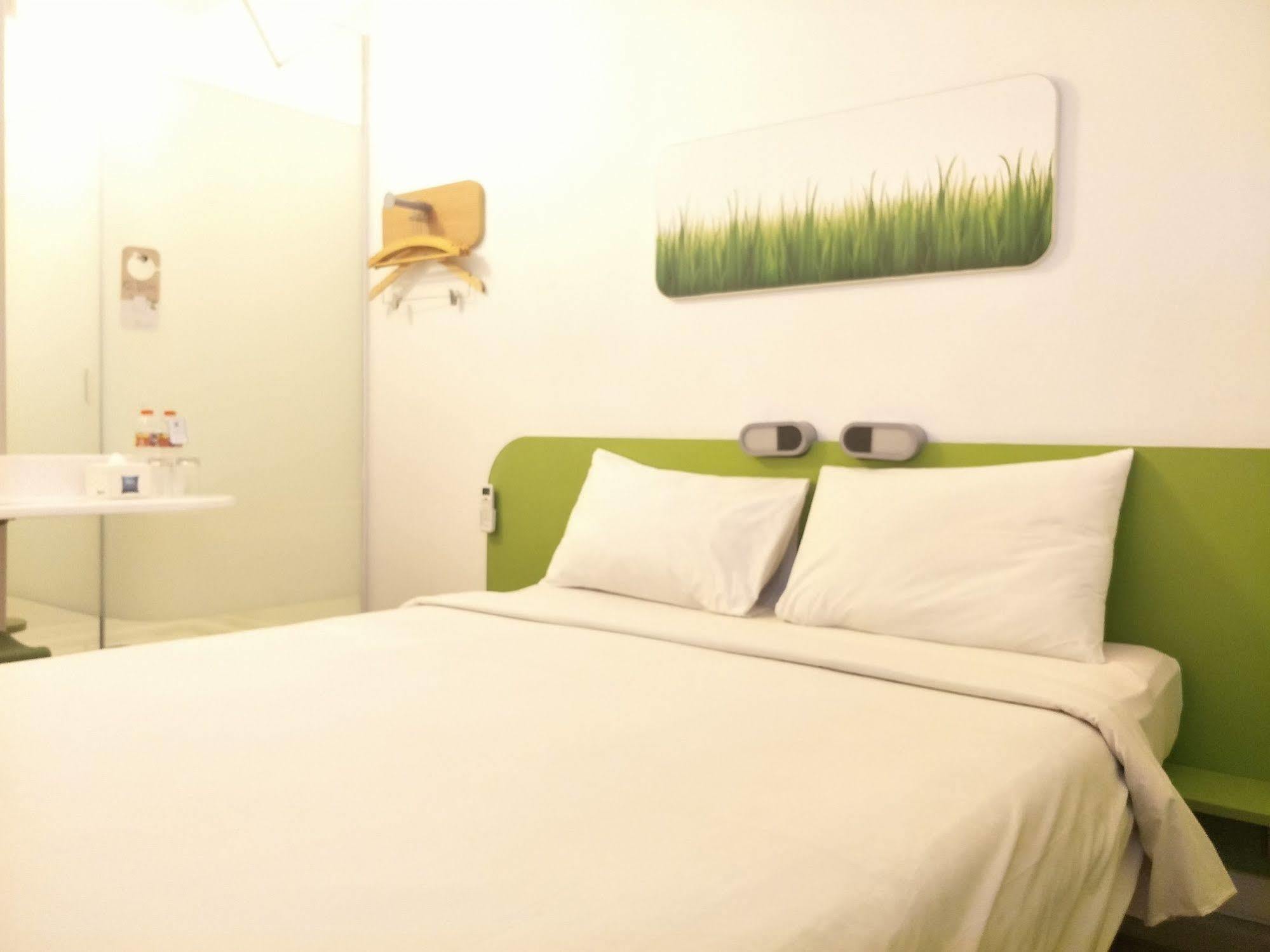 Cordia Hotel Surabaya Airport - Hotel Dalam Bandara - Formerly Ibis Budget Surabaya Airport Sidoarjo Exteriör bild
