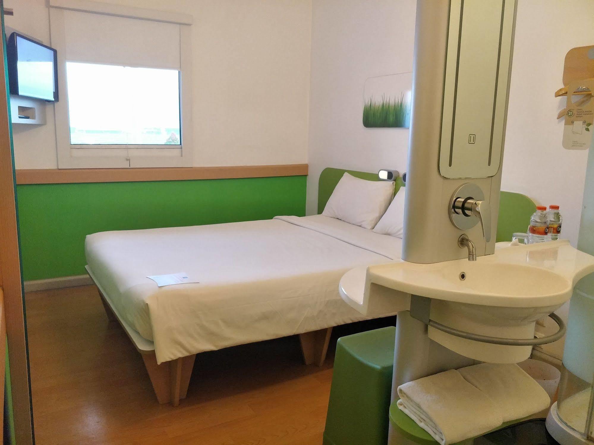 Cordia Hotel Surabaya Airport - Hotel Dalam Bandara - Formerly Ibis Budget Surabaya Airport Sidoarjo Exteriör bild