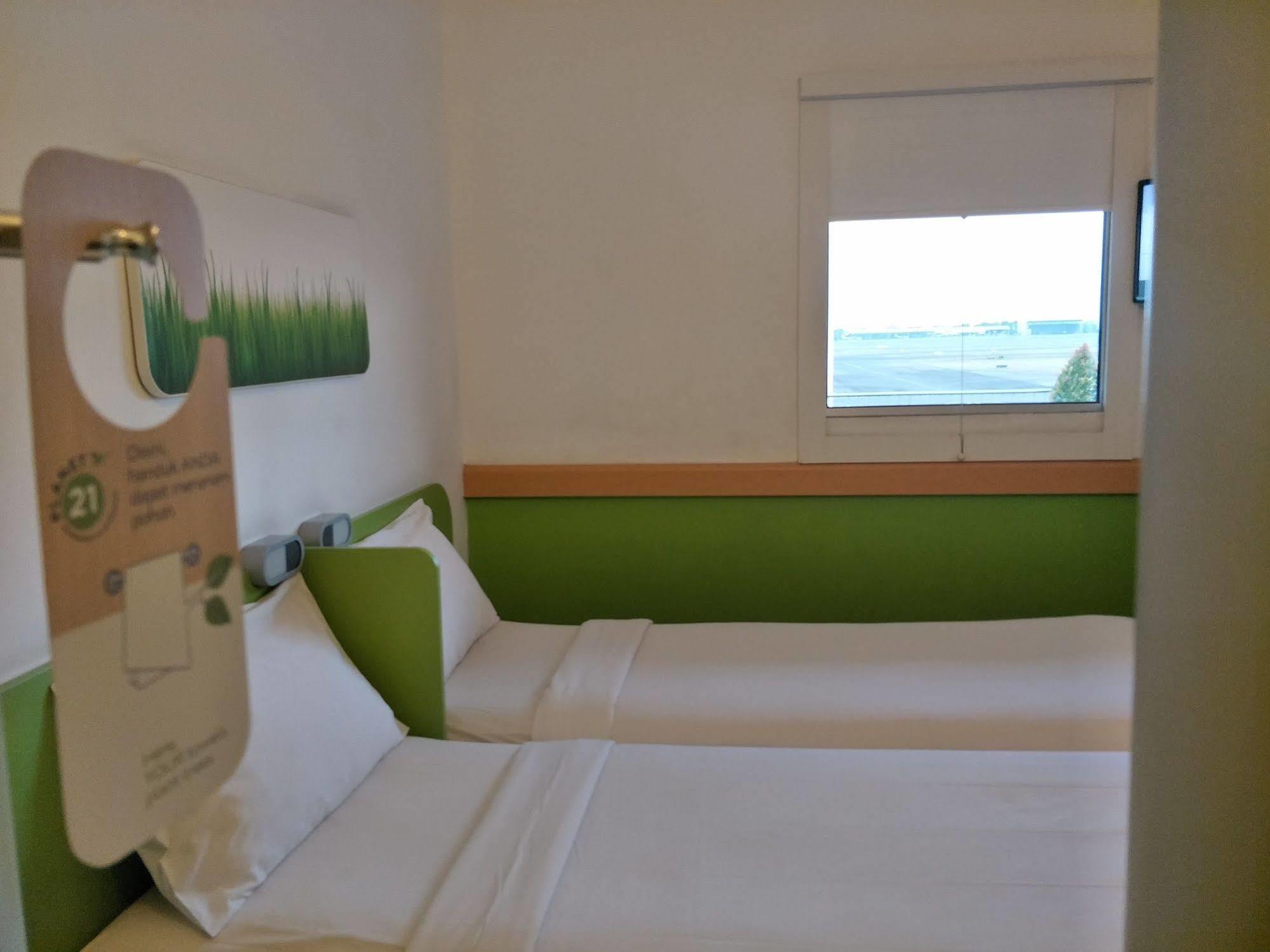 Cordia Hotel Surabaya Airport - Hotel Dalam Bandara - Formerly Ibis Budget Surabaya Airport Sidoarjo Exteriör bild