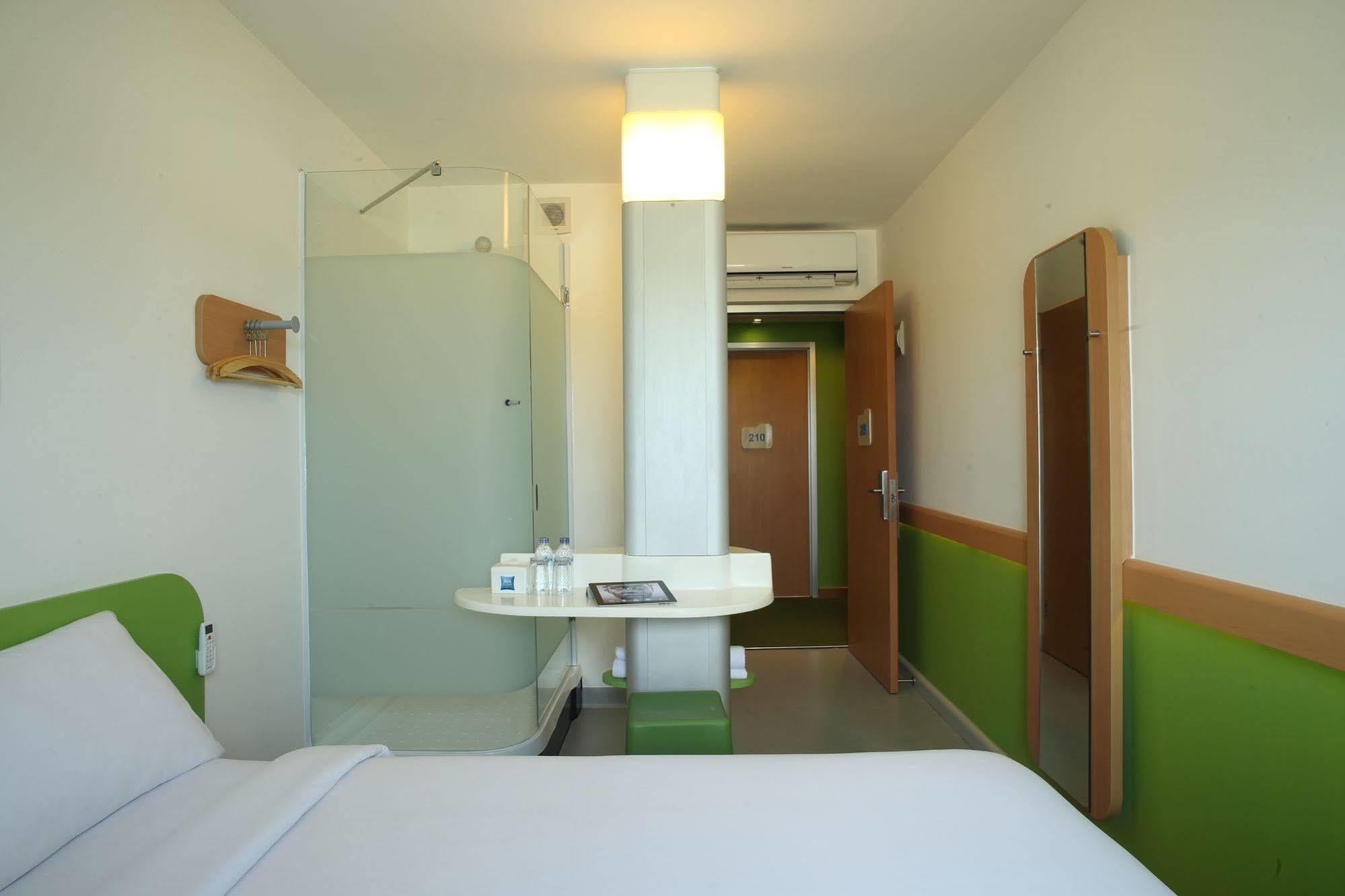 Cordia Hotel Surabaya Airport - Hotel Dalam Bandara - Formerly Ibis Budget Surabaya Airport Sidoarjo Exteriör bild